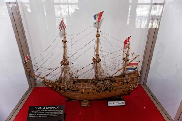 Model ship (1)